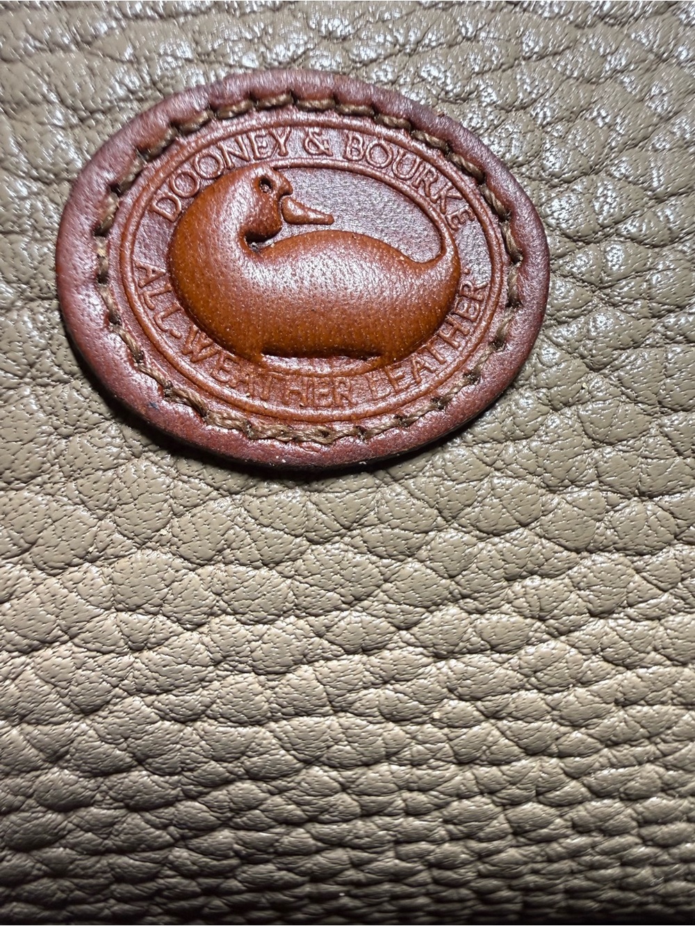 Vintage Dooney & Bourke Coin Purse Kiss Lock AWL Leather Duck Logo Taupe - Picture 2 of 10